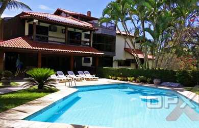 Imagem: A casa em condomínio possui 5 Dormitórios, 3 Banheiros, 5