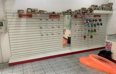 Imagem: O depósito está localizado em Guararapes, SP à venda por