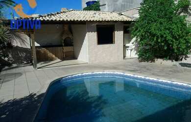 Imagem: A casa possui 3 Dormitórios, 3 Banheiros, 4 Vagas na garagem