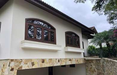 Imagem: A casa em condomínio possui 4 Dormitórios, 5 Banheiros, 5