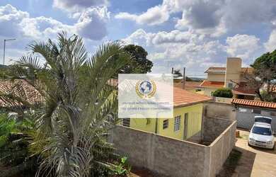 Imagem: A casa possui 2 Dormitórios, 1 Banheiro, 1 Vaga na garagem