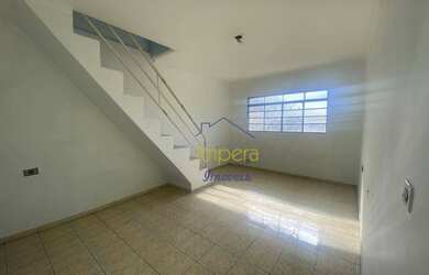 Imagem: A casa possui 3 Dormitórios, 2 Banheiros, 3 Vagas na garagem