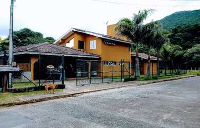 Imagem: A casa em condomínio possui 4 Dormitórios, 5 Banheiros, 3