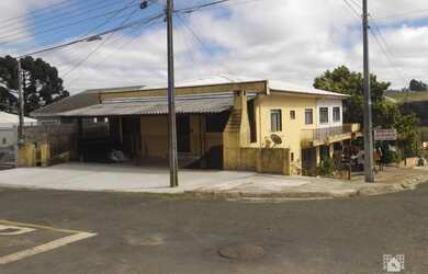 Imagem: A casa possui 2 Dormitórios, 1 Banheiro, 240m² de Área e