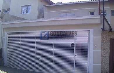 Imagem: A casa possui 3 Dormitórios, 2 Banheiros, 3 Vagas na garagem