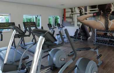 Imagem: O apartamento possui 3 Dormitórios, 1 Banheiro, 2 Vagas na