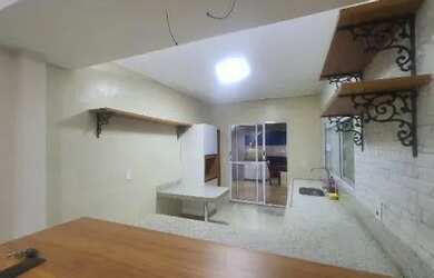 Imagem: A casa possui 3 Dormitórios, 2 Banheiros, 2 Vagas na garagem