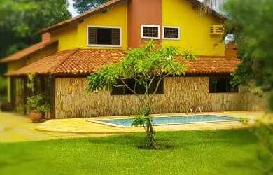 Imagem: A casa possui 4 Dormitórios e 3 Vagas na garagem e está localizado