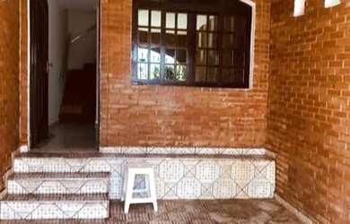 Imagem: A casa possui 2 Dormitórios, 2 Banheiros, 1 Vaga na garagem