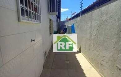 Imagem: A casa possui 4 Dormitórios, 4 Banheiros, 4 Vagas na garagem