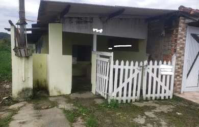 Imagem: A casa possui 2 Dormitórios, 2 Banheiros, 1 Vaga na garagem