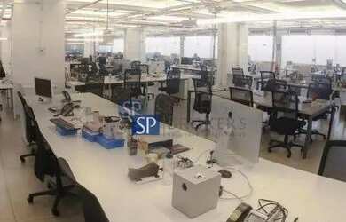 Imagem: O depósito possui 4 Vagas na garagem e 671m² de Área e está