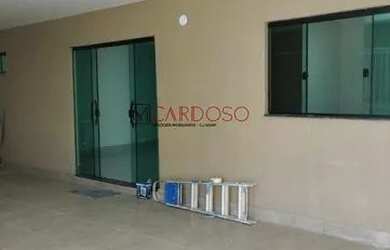 Imagem: A casa possui 3 Dormitórios, 2 Banheiros, 3 Vagas na garagem