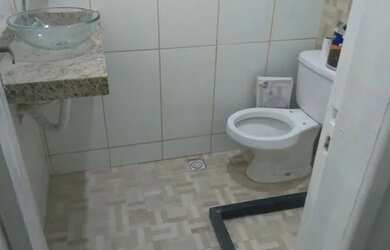 Imagem: A casa possui 2 Dormitórios, 1 Banheiro, 1 Vaga na garagem