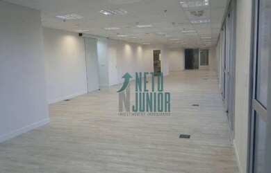 Imagem: O depósito possui 1 Vaga na garagem e 168m² de Área e está