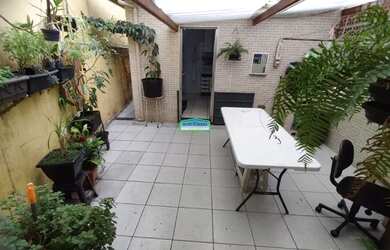 Imagem: A casa possui 1 Dormitório, 2 Banheiros, 2 Vagas na garagem