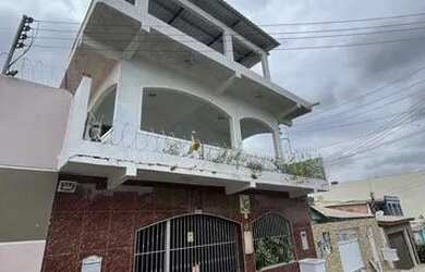 Imagem: A casa possui 3 Dormitórios, 3 Banheiros, 1 Vaga na garagem