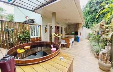 Imagem: A casa em condomínio possui 4 Dormitórios, 4 Banheiros, 2