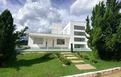 Imagem: A casa em condomínio possui 4 Dormitórios, 4 Banheiros, 5