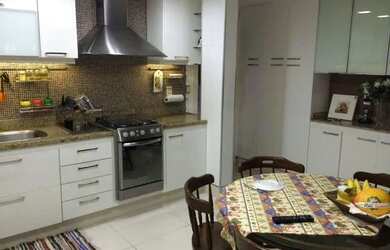 Imagem: A casa possui 3 Dormitórios, 3 Banheiros, 3 Vagas na garagem