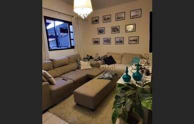 Imagem: A casa possui 2 Dormitórios, 2 Banheiros, 2 Vagas na garagem