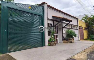 Imagem: A casa possui 4 Dormitórios, 4 Banheiros, 3 Vagas na garagem