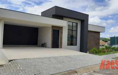 Imagem: A casa possui 3 Dormitórios, 4 Banheiros, 2 Vagas na garagem