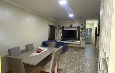 Imagem: A casa para alugar possui 3 Dormitórios, 2 Banheiros e 4 Vagas