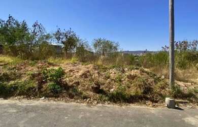 Imagem: O terreno possui 609m² de Área e está localizado em Centro