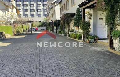 Imagem: A casa possui 3 Dormitórios, 3 Banheiros, 1 Vaga na garagem