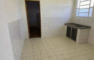 Imagem: A casa possui 1 Dormitório, 1 Banheiro, Varanda e está localizado