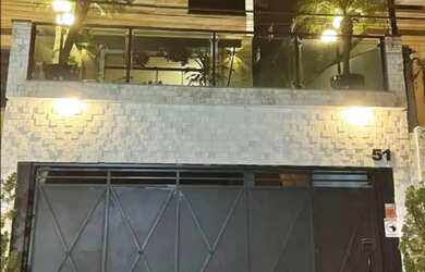 Imagem: A casa possui 3 Dormitórios, 4 Banheiros, 4 Vagas na garagem