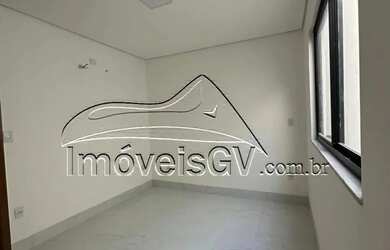 Imagem: A casa possui 3 Dormitórios, 1 Banheiro, 3 Vagas na garagem