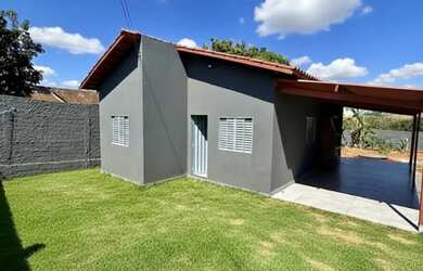 Imagem: A casa possui 2 Dormitórios, 1 Banheiro e está localizado