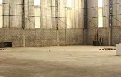 Imagem: O depósito possui 5 Vagas na garagem, 1.800m² de Área e