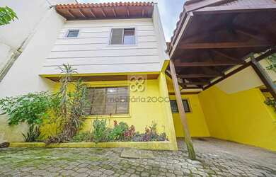 Imagem: A casa possui 3 Dormitórios, 1 Banheiro, 1 Vaga na garagem