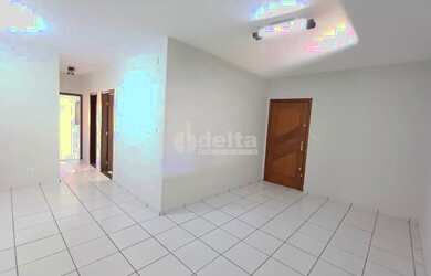 Imagem: A casa possui 4 Dormitórios, 3 Banheiros, 4 Vagas na garagem