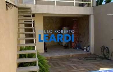 Imagem: A casa possui 4 Dormitórios, 3 Banheiros, 5 Vagas na garagem