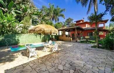 Imagem: A casa em condomínio possui 4 Dormitórios, 4 Banheiros, 312m²