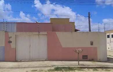 Imagem: A casa possui 2 Dormitórios, 1 Banheiro, 1 Vaga na garagem