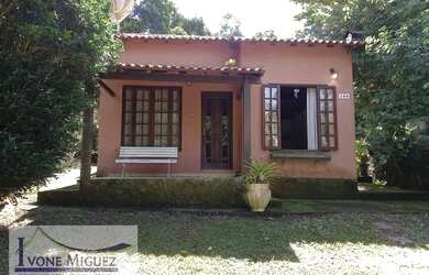 Imagem: A casa possui 2 Dormitórios, 1 Banheiro, 3 Vagas na garagem