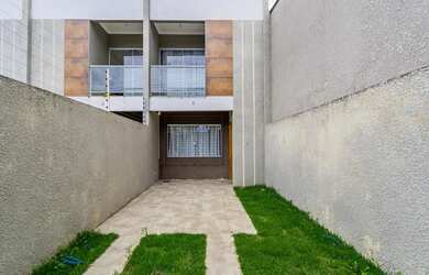 Imagem: A casa possui 2 Dormitórios, 2 Banheiros, 1 Vaga na garagem