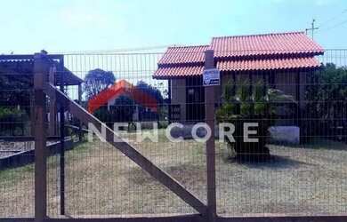 Imagem: A casa possui 2 Dormitórios, 1 Banheiro, 1 Vaga na garagem