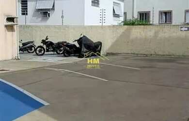 Imagem: O apartamento possui 1 Dormitório, 1 Banheiro, 1 Vaga na garagem