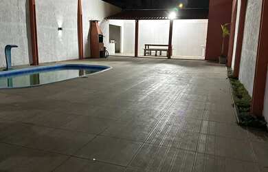 Imagem: A casa possui 1 Dormitório, Acomodam 4 pessoas, 5 Vagas na