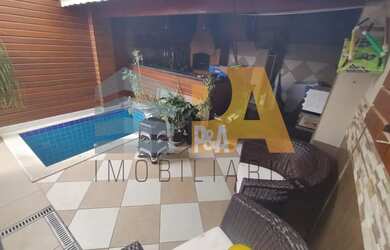 Imagem: A casa possui 2 Dormitórios, 2 Banheiros, 1 Vaga na garagem