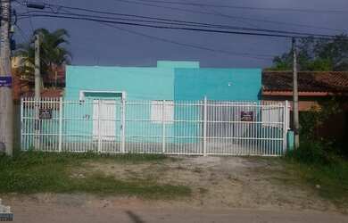 Imagem: A casa possui 2 Dormitórios, 2 Banheiros, 3 Vagas na garagem