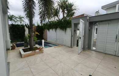 Imagem: A casa em condomínio possui 4 Dormitórios, 4 Banheiros, 1