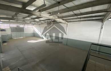 Imagem: O depósito possui 5 Vagas na garagem, 1.000m² de Área e