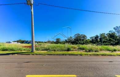 Imagem: O terreno possui 443m² de Área, Imóvel novo e está localizado